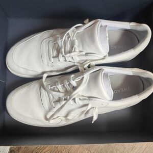 Everlane White Sneakers with Textured Fabric and Padded Tongue